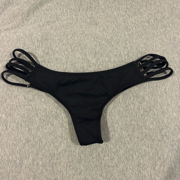 Midori Other - Midori bikinis Tavurua bottoms black size medium